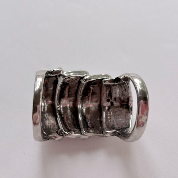 Armor Shield Knuckle Finger Ring in Silver - Picture 9 of 11